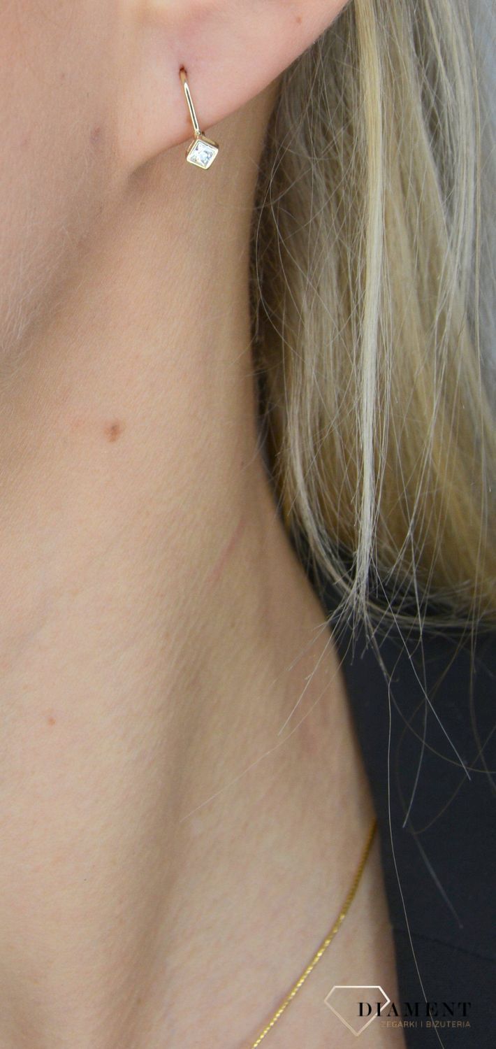 Złote kolczyki 333 cyrkonia w złotej oprawie KL 7383 333.jpg